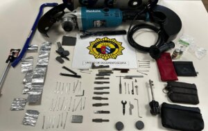 Material intervenido por la policía local en Mislata durante un control de vehículos