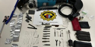 Material intervenido por la policía local en Mislata durante un control de vehículos