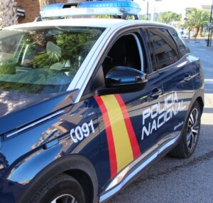 Vehículo de la Policía Nacional en Torrent, Valencia