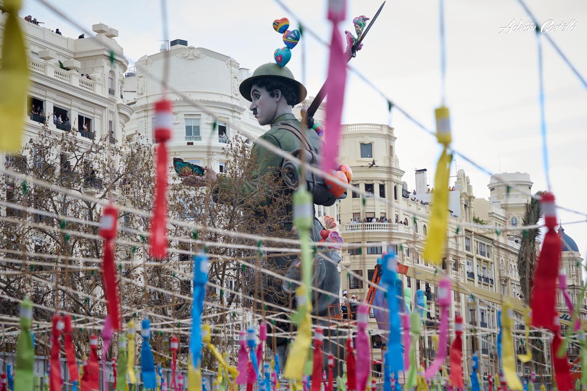 Gran figura en la mascletà de las Fallas 2026 en Valencia
