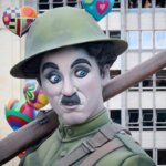 Figura de un soldado con sombrero en Fallas 2026