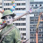 Figura de un soldado en la mascletà de Fallas 2026