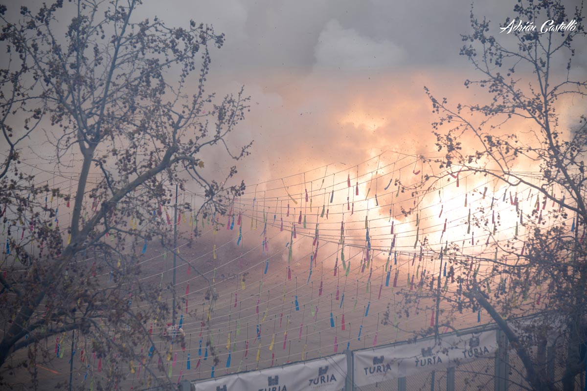 Explosión de fuegos artificiales en la mascletà de Fallas 2026