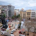 Gran figura de un soldado en la mascletà de las Fallas 2026 en Valencia