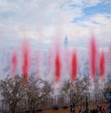 Explosión de fuegos artificiales en la mascletà de Fallas 2026