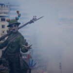 Figura de un soldado en la mascletà de Fallas 2026