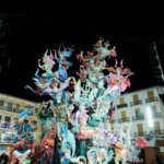 Fallas 2026 en Valencia con figuras coloridas y detalladas