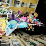 Fallas de Valencia 2026 con figuras coloridas y decorativas