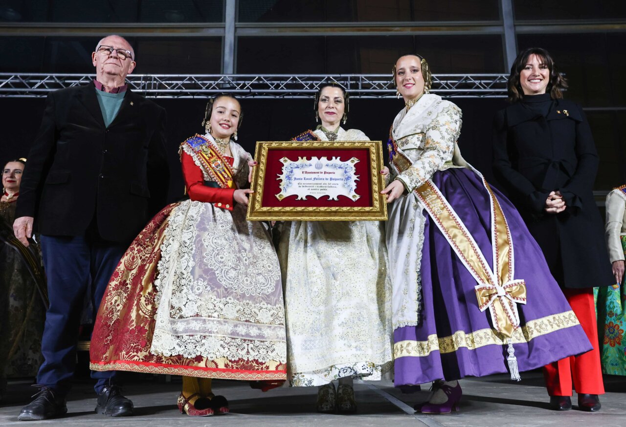 Entrega de premios de las Fallas en Paiporta con falleras y autoridades