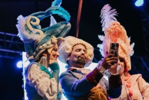 Actores en el festival Escènia de teatro emergente en Foios