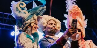 Actores en el festival Escènia de teatro emergente en Foios