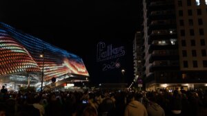 Espectáculo de drones en el Roig Arena durante las Fallas 2026