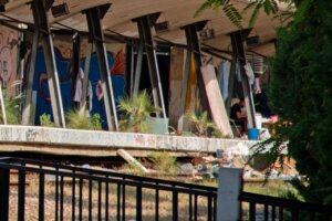 La antigua estación de tren de Xirivella se encuentra en estado de abandono y ocupada.
