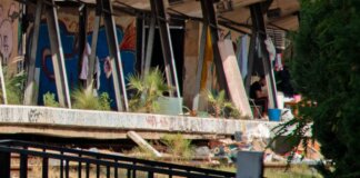 La antigua estación de tren de Xirivella se encuentra en estado de abandono y ocupada.