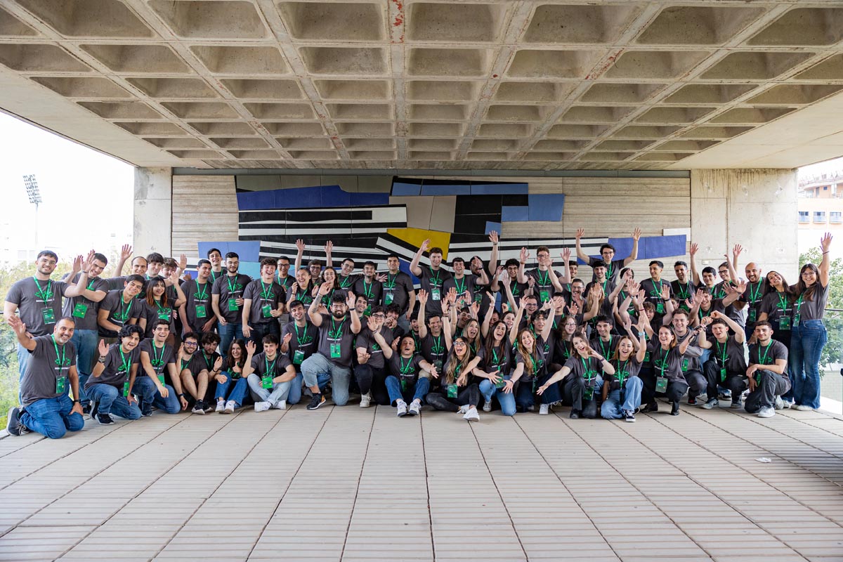 Grupo de estudiantes de la UPV durante un hackathon organizado por Mercadona IT