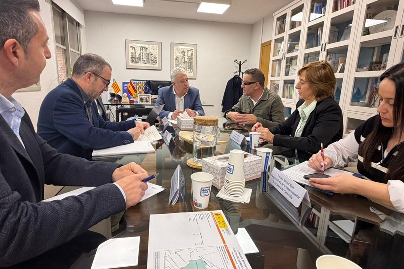 Reunión para evaluar la implementación de ciclos formativos en Emergencias y Seguridad.