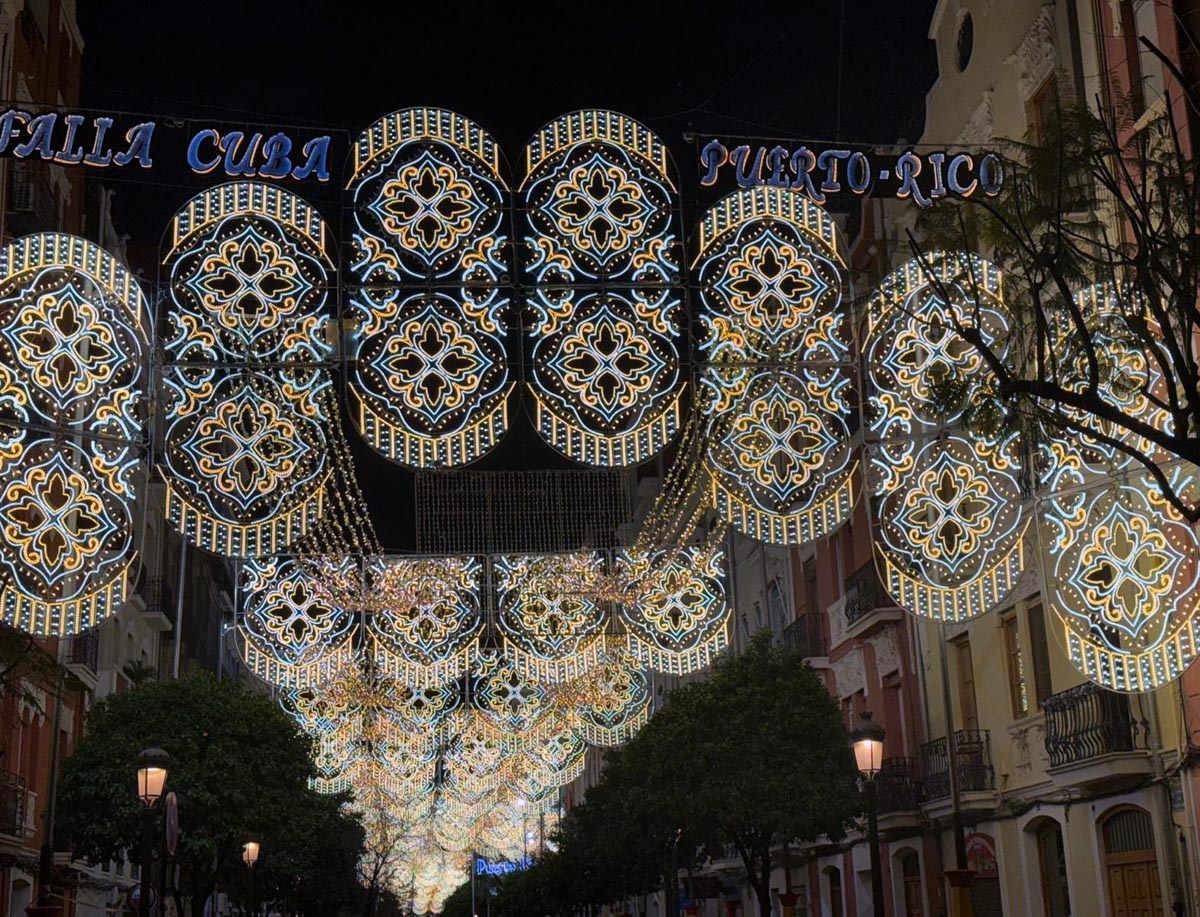 Iluminación de la Falla Cuba-Puerto Rico durante las Fallas de Valencia