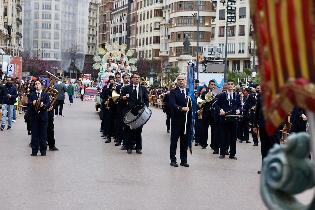 Desfile de la Falla Gil i Mortes en la Cabalgata del Ninot 2026 en Valencia