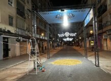 Un artista fallero deja sin falla infantil a varias comisiones de Valencia y Catarroja Escena de la falla infantil Dama de Elche en la madrugada