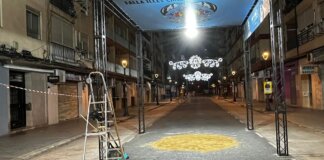 Un artista fallero deja sin falla infantil a varias comisiones de Valencia y Catarroja Escena de la falla infantil Dama de Elche en la madrugada