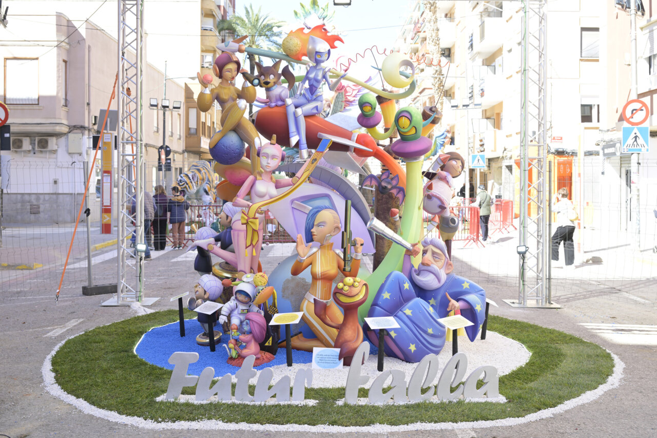 Monumento infantil de la falla Mestre Serrano en Paiporta 2026
