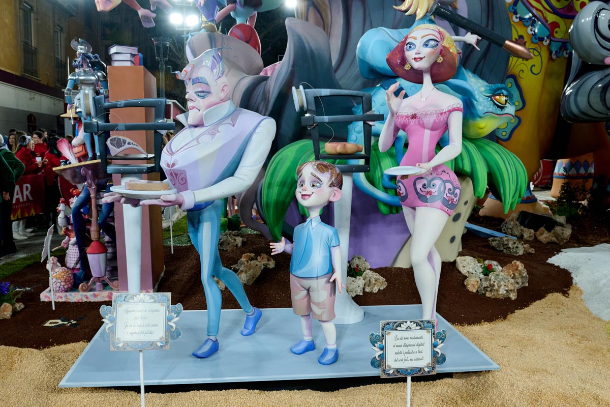 Esculturas de personajes en las Fallas 2026