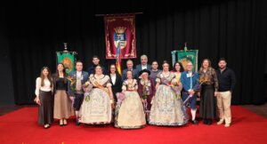 Representantes de las comisiones falleras de Albalat dels Sorells en un evento