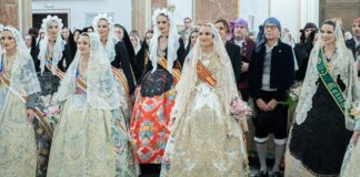 La Fallera Mayor de Valencia en la Basílica de la Virgen
