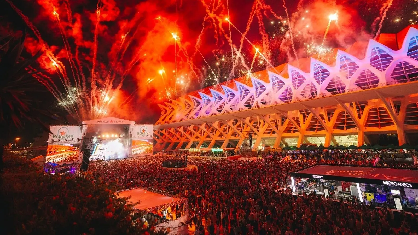 Concierto en la Ciutat de les Arts y les Ciències con fuegos artificiales