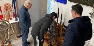 Visita al taller del escultor Paco Corell en Foios