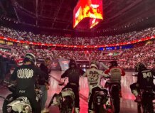 Pilotos de motocross listos para el espectáculo en el Roig Arena