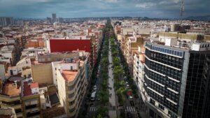 Vista aérea de la ciudad de Torrent con edificios y calles