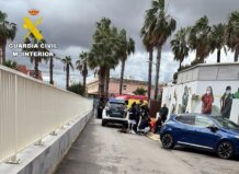 La rápida actuación de dos guardias civiles salvan la vida a un hombre en Alfafar tras desplomarse en la vía pública Guardias civiles realizan RCP a un hombre en Alfafar. Su rápida acción salvó una vida.