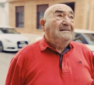 El PSPV de Alfara del Patriarca rinde homenaje a Vicent Miralles por su 90 cumpleaños.