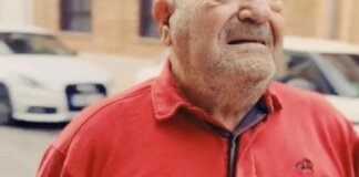 El PSPV de Alfara del Patriarca rinde homenaje a Vicent Miralles por su 90 cumpleaños.