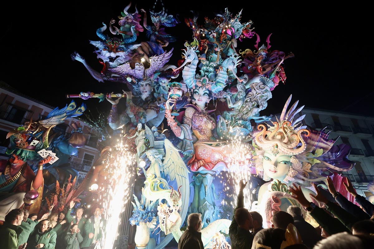 Fallas 2026 con el Convento Jerusalen y fuegos artificiales