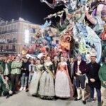 Grupo de personas celebrando el triunfo del Convento Jerusalen en las Fallas 2026.