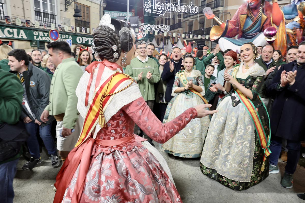 Celebración del triunfo del Convento Jerusalen en Fallas 2026 con trajes tradicionales.