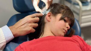 El Hospital Vithas Valencia realiza un innovador implante coclear.