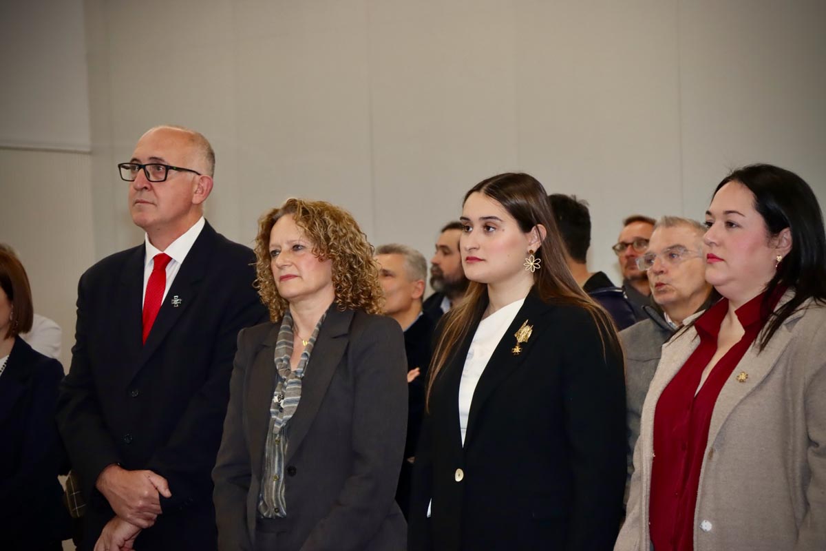 Asistentes a la inauguración de la exposición Santo Cáliz de la Esperanza en Torrent.