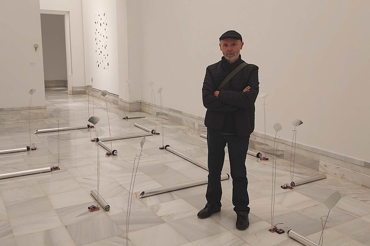 José Antonio Orts en una instalación sonora en un museo