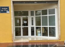 El CSIF alerta de grietas, falta de material y problemas de pago en el Juzgado de Paz de Puçol El Juzgado de Paz de Puçol enfrenta serios problemas de mantenimiento y suministro.