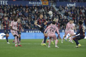 El Levante UD se enfrenta al Real Oviedo en un emocionante partido de LaLiga.