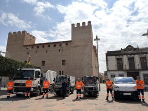 Nueva maquinaria de limpieza en Alaquàs con trabajadores municipales