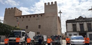 Nueva maquinaria de limpieza en Alaquàs con trabajadores municipales