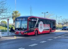 Autobús de la EMT en la nueva línea 59 que conecta Sociópolis y el Hospital Peset.