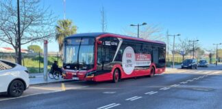 Autobús de la EMT en la nueva línea 59 que conecta Sociópolis y el Hospital Peset.