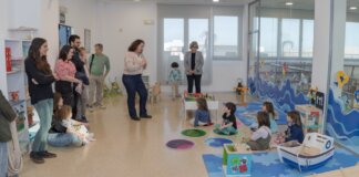 Inauguración de la ludoteca municipal en Alboraya con niños y adultos