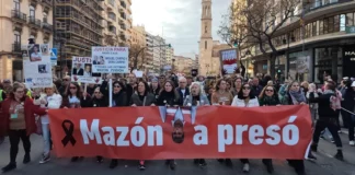 Manifestación en Valencia exigiendo justicia por la gestión de Mazón