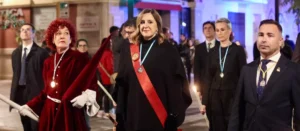 María José Catalá en la Semana Santa Marinera de Valencia con vestimenta tradicional